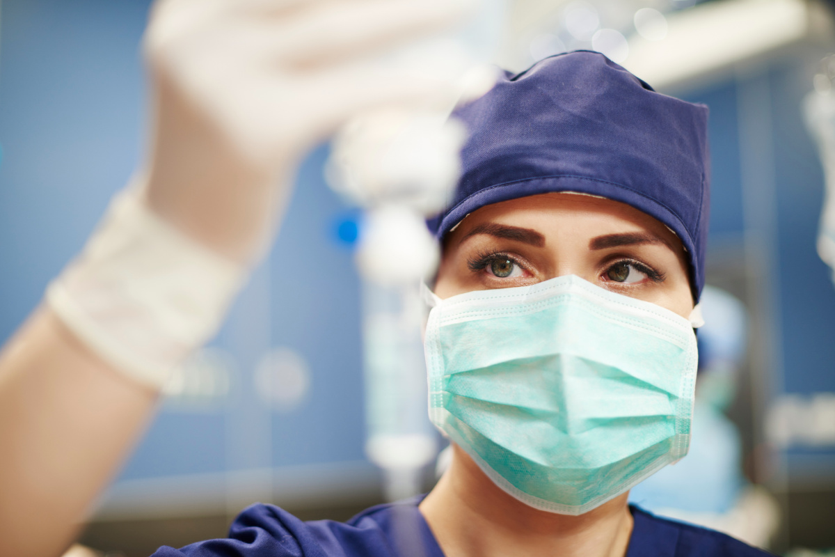 Anesthesiologist vs. Nurse Anesthetist (CRNA) for Plastic Surgery